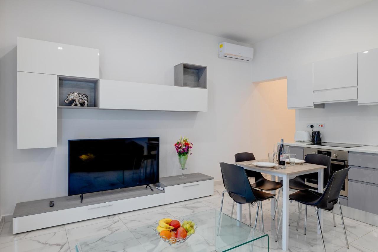 Modern 1Br Apartment, Central Location Слима Екстериор снимка