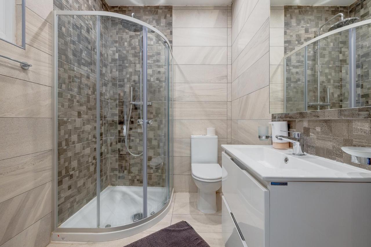 Modern 1Br Apartment, Central Location Слима Екстериор снимка