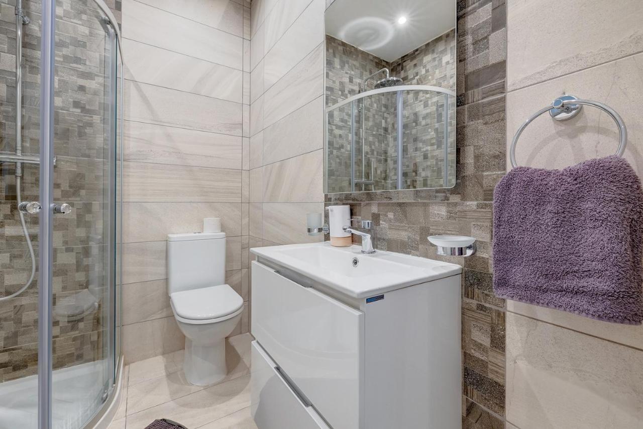 Modern 1Br Apartment, Central Location Слима Екстериор снимка